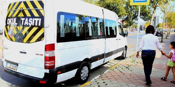 Öğrenci başına her gün 20 lira servis ücreti ödüyorlar!