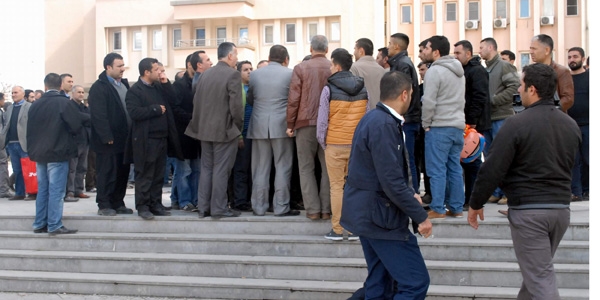 ��ciler Valilik binas�na y�r�d�