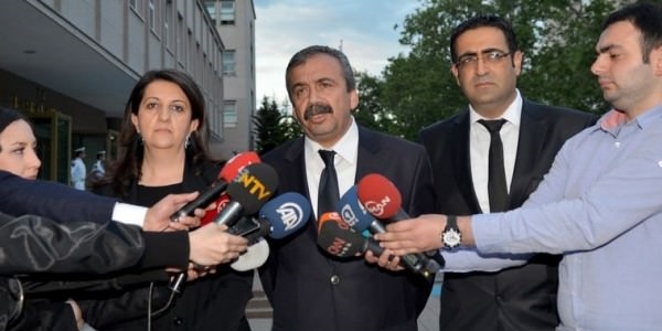 HDP heyeti İmralı'ya gitti