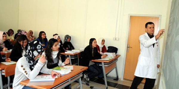 'Okullar dershaneleşiyor'