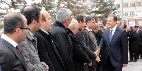Eksi 2 derecede vali karşılama kuyruğu