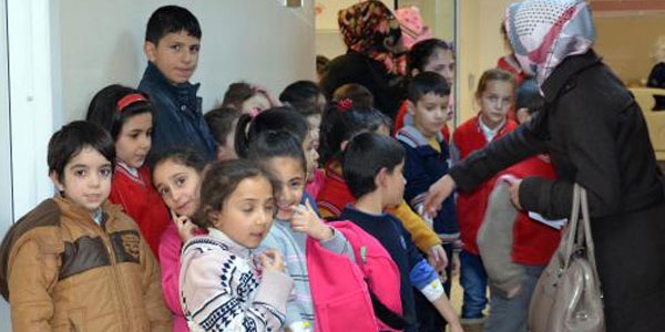 Okulda süt içen 30 öğrenci hastaneye kaldırıldı