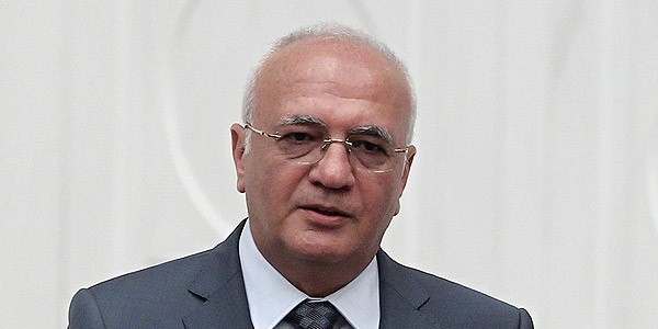 Parti kapatmaya karşı 3 maddelik anayasa değişikliği