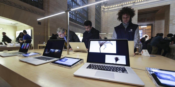 Apple yeni MacBook'u tantt