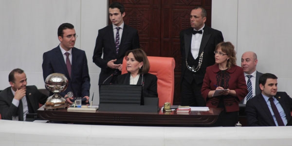 'Müsait' kelimesinin karşılığı TBMM gündeminde