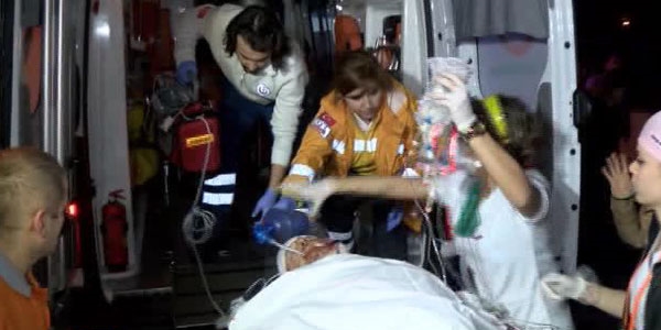 Kızını hastaneye götürmek için evinden çıktı, başından vuruldu