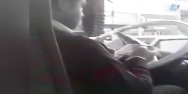Cep telefonuyla oyun oynayan şoföre idari para cezası