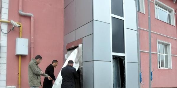 Kamu binasının engelli asansörü düştü: 1 yaralı