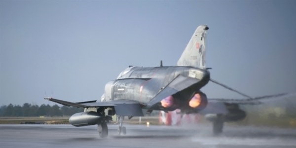 Türkiye F-4'leri kullanmaya mecbur