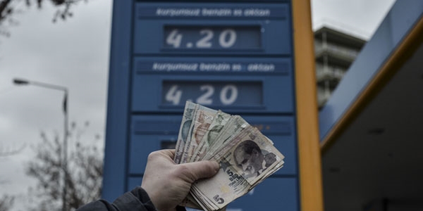 Benzinin yüzde 65'i vergi