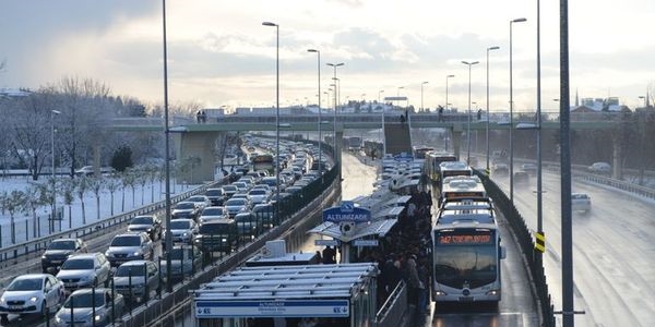 Polis dayağını kamerayla çekip beraat ettiler!