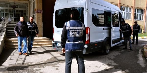 Sivas'ta 21 polis serbest bırakıldı