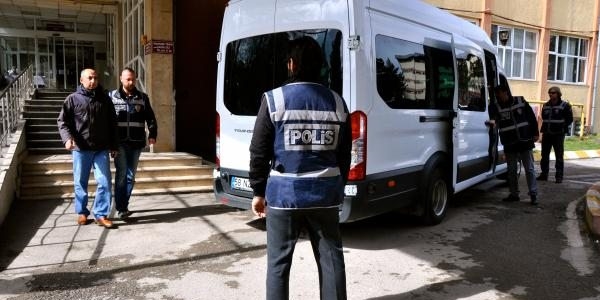 Sivas'ta 21 polis serbest brakld