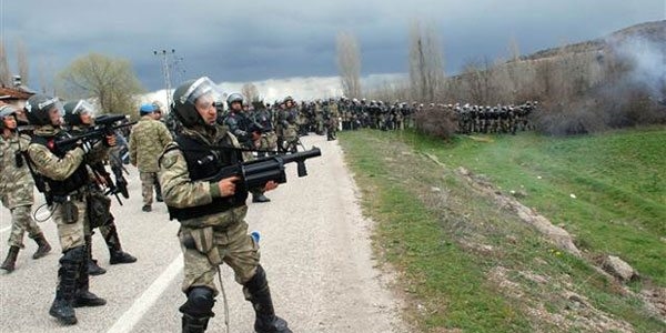 HES eylemine jandarma m�dahale etti