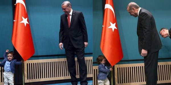 Erdoğan ve gazi çocuğu fotoğrafı ağlarken güldürdü