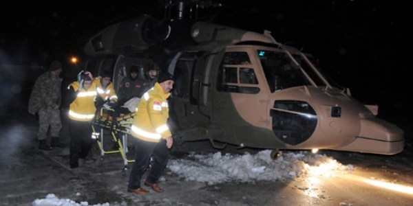 Rahatszlanan asker helikopterle hastaneye kaldrld