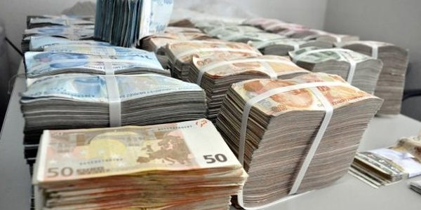 Ba�bakanl�k 2 ayda �dene�in yar�s�n� harcad�