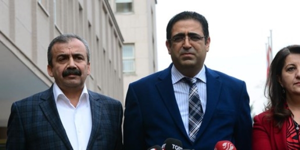 HDP heyeti İmralı'dan Öcalan'ın mesajıyla döndü