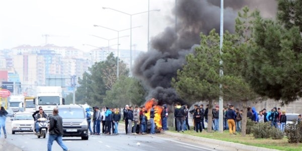 Maskeli gruplar Nevruz'da iş başında