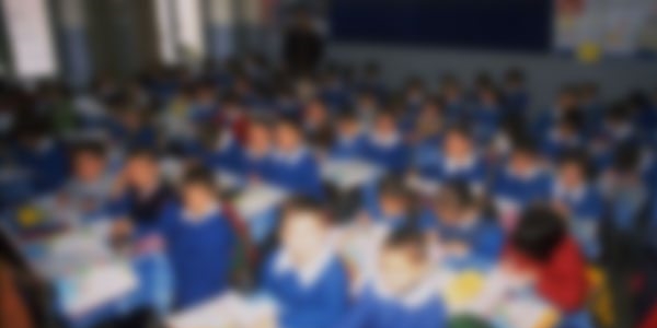 Bir ilçede hastalık salgını okulları tatil ettirdi