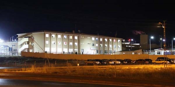 Cezaevinde karısını öldürdü