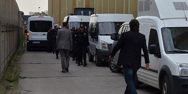 Mahkeme 2 polis'in tutuklanmasına hükmetti