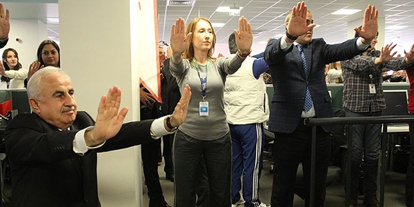 Vali, Alo 182 �al��anlar�yla egzersiz yapt�