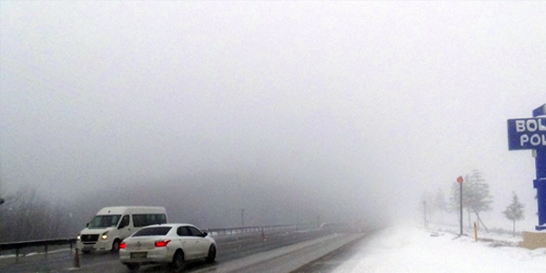 Bolu Da��'nda kar ya���� ve sis etkili oluyor