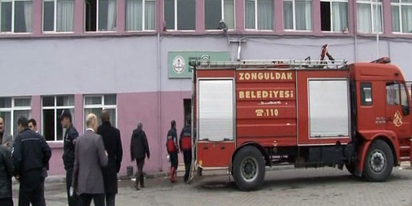 Okulda yangın paniği
