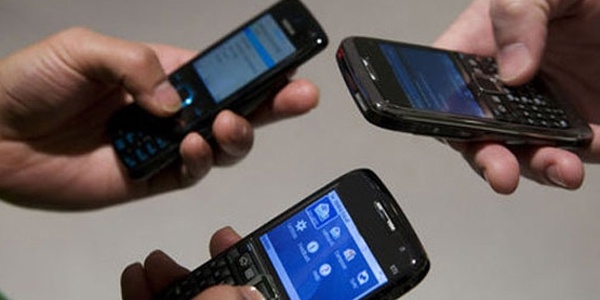 Cep telefonu yerine yapıştırıcı gönderdiler