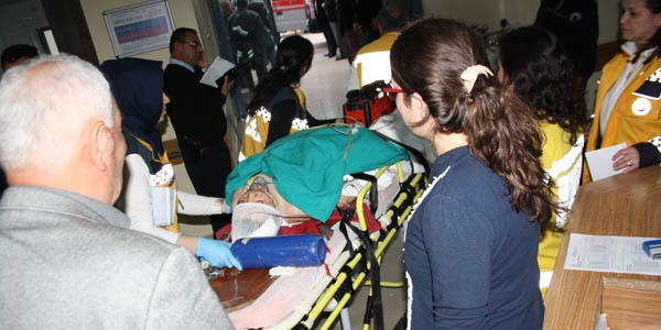 Burdur'da renci servisi devrildi: 10 yaral