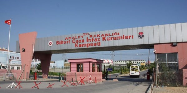 Sahte tahliye kararıyla firarda 3 ihmal!