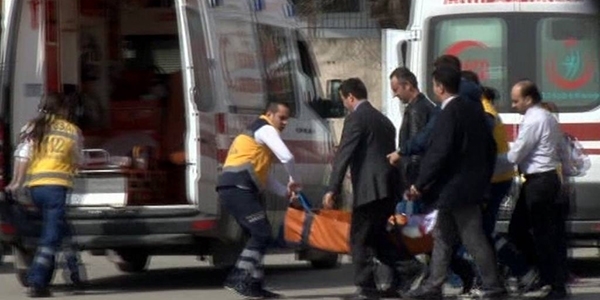 Okul müdür yardımcılarının bıçaklanmasına tepki gösterdiler