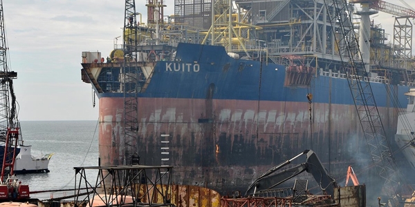 S�k�m� yap�lan geminin tehlikeli at�k ta��d��� iddias�