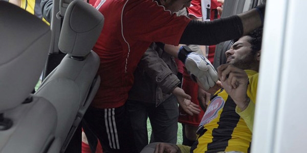 Ambulans olmayınca sahadan özel araçla alındı