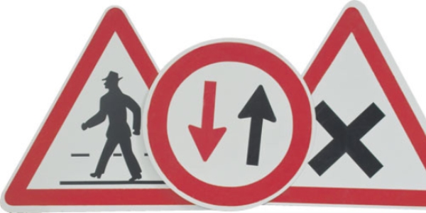 İşte yeni trafik işaret levhaları