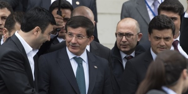 Davutoğlu, sabaha kadar liste mesaisi yaptı