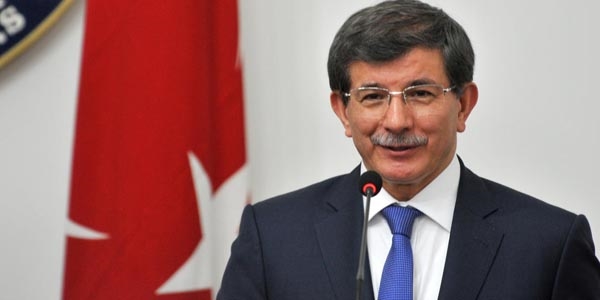 O ülkede Başbakan Davutoğlu'nun bilgileri sızdırıldı