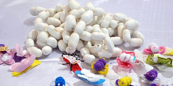 �pek kozas�ndan 'yara band�' ve 'astronot k�yafeti'