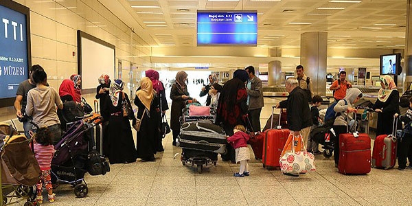 Tahliye edilen T�rk vatanda�lar� �stanbul'da