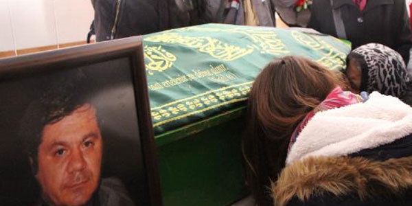 Halil ��retmen'in okulunda t�ren yap�ld�