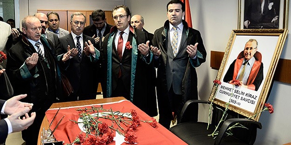 Şehit savcı Kiraz makam odasında dualarla anıldı