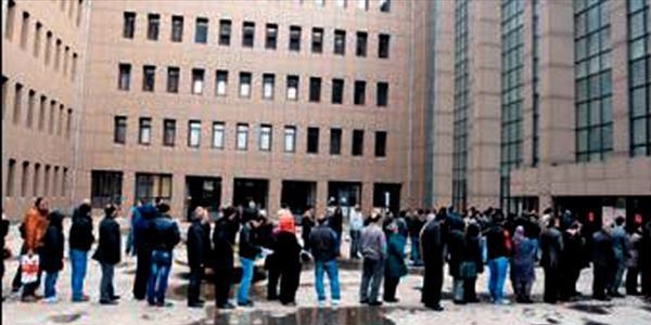 Adliyeye kur�un ge�irmez cam