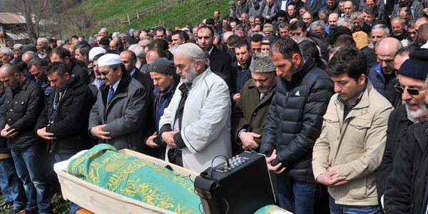 Bu köye muhtar seçilen yaşamıyor