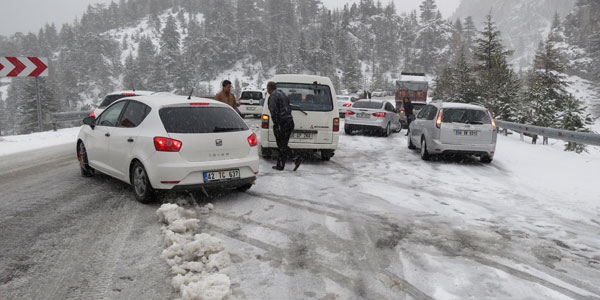 Antalya - Konya Karayolu kardan kapandı!