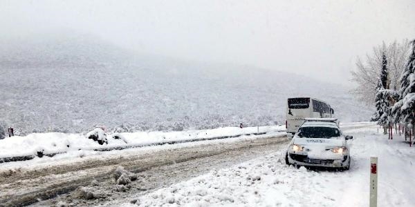 Kar, Antalya- Konya karayolunda ulaşımı aksatıyor