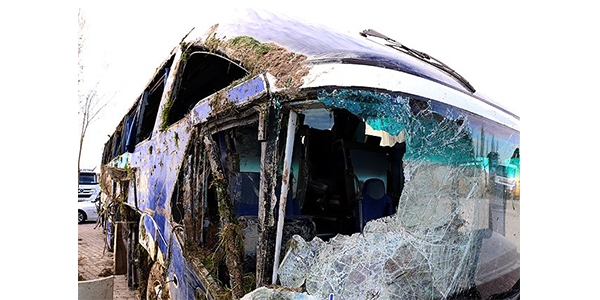 Eskişehir'de yolcu otobüsü devrildi: 21 yaralı