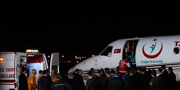 Yaral askerler ambulans uakla Ankara'ya getirildi