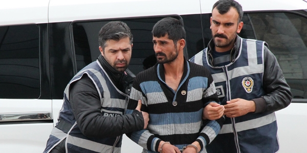 16 ya��ndaki �vey karde�ini t�fekle vurdu