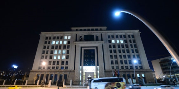 Ak Parti islamc� isimlere listede yer vermedi mi?